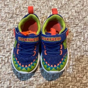 Sketchers size 6 toddler